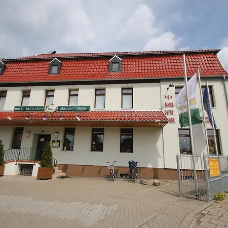 Отель Weisse Taube 2*